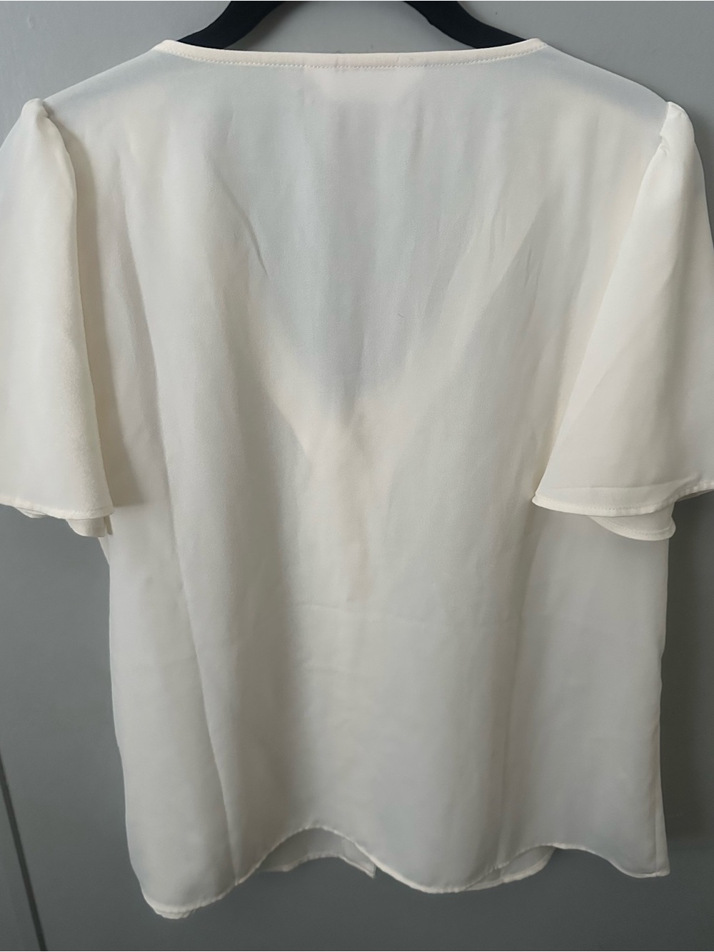 LC Cream colored blouse with tie front bow - Picture 5 of 5